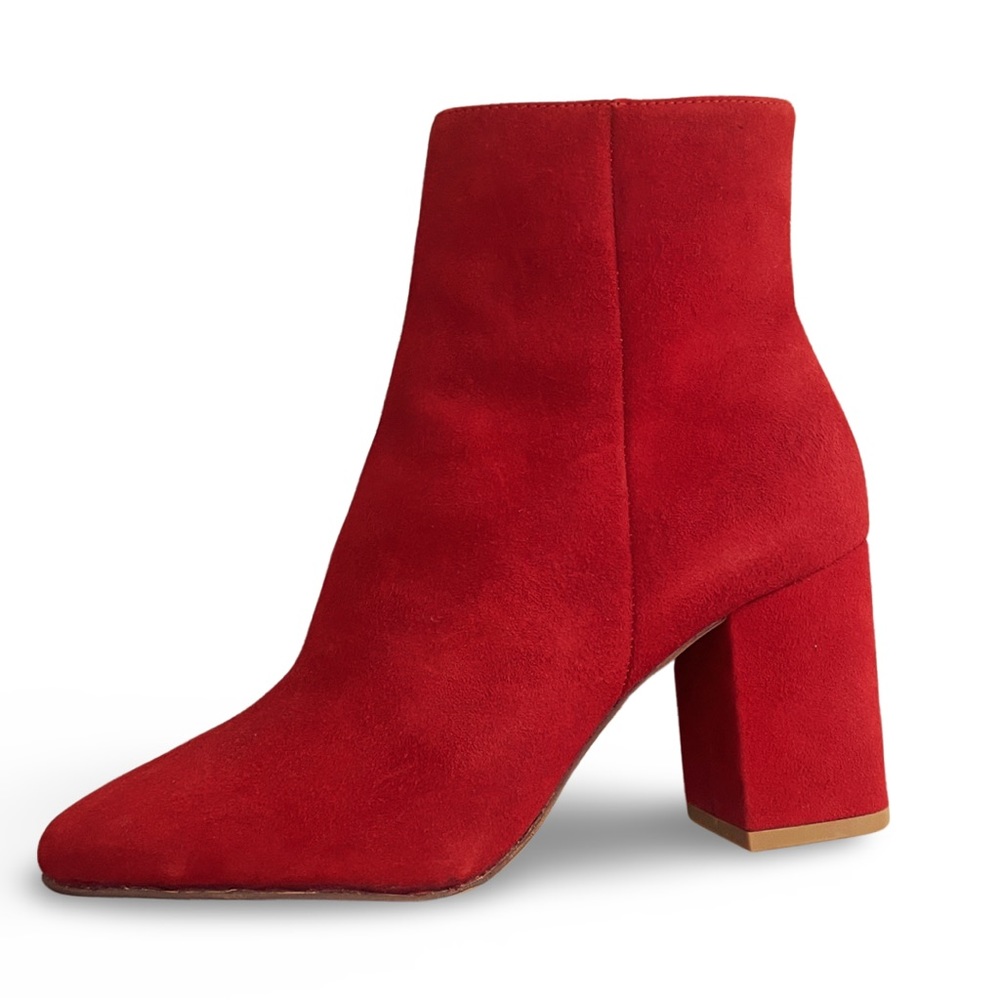 ❤️ HALOGEN RED SUEDE ANKLE BOOTS